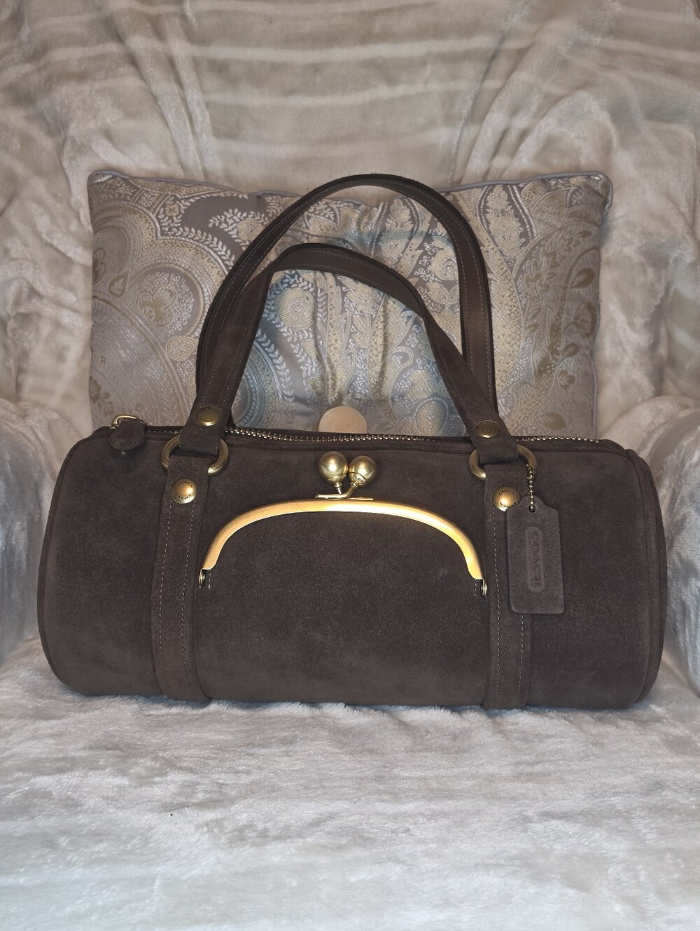 COACH KISSLOCK SUEDE BARREL BAG RUNWAY MODEL CDT38